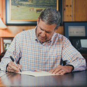 TN Governor Signs ‘Day of Prayer’ Proclamation for Friday
